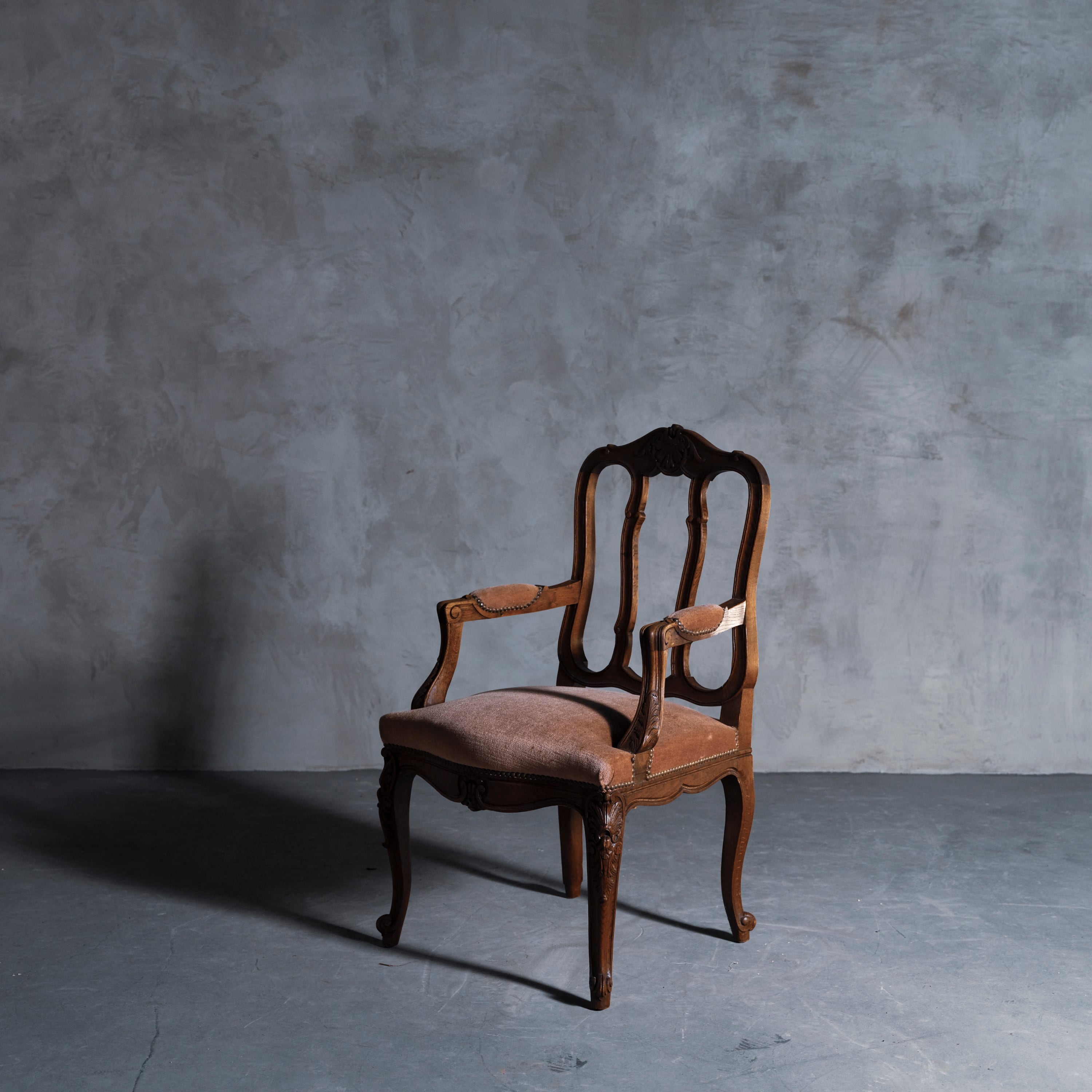 チェア/アンティークアームチェアー/肘置き/ベロアシート/ダイニングチェアー/フランス家具/フレンチ家具