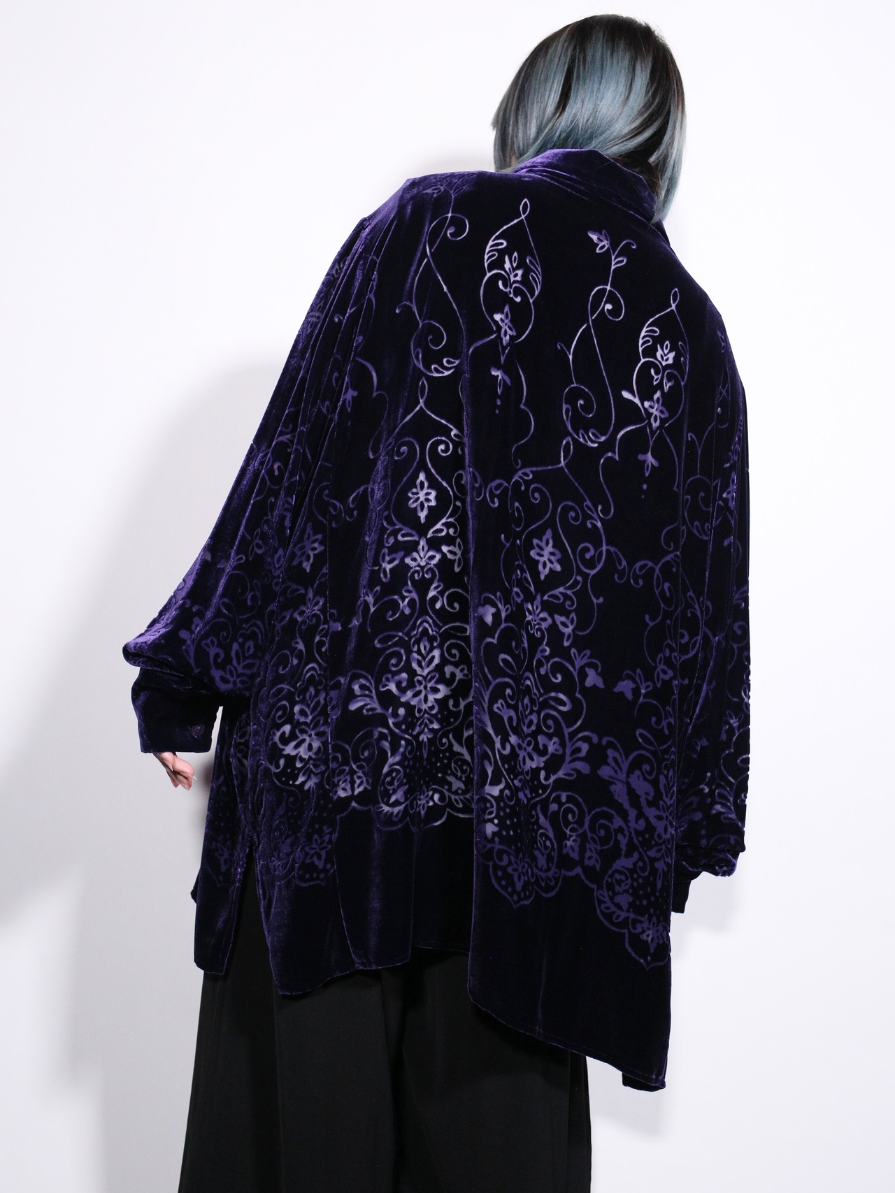 arabesque sheer pattern over silhouette velours shirt - 6
