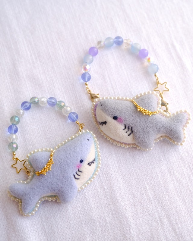 サメさん/羊毛刺繍ブローチ＆バッグチャーム