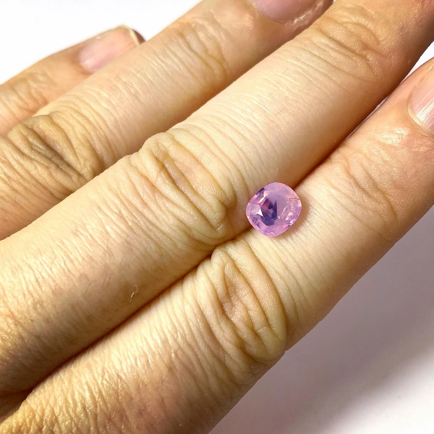 想像膨らむアートなサファイア