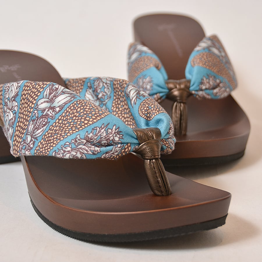 水鳥工業 hitete ダークブラウン6.5cmヒール KCW-23 ひらけゴマ