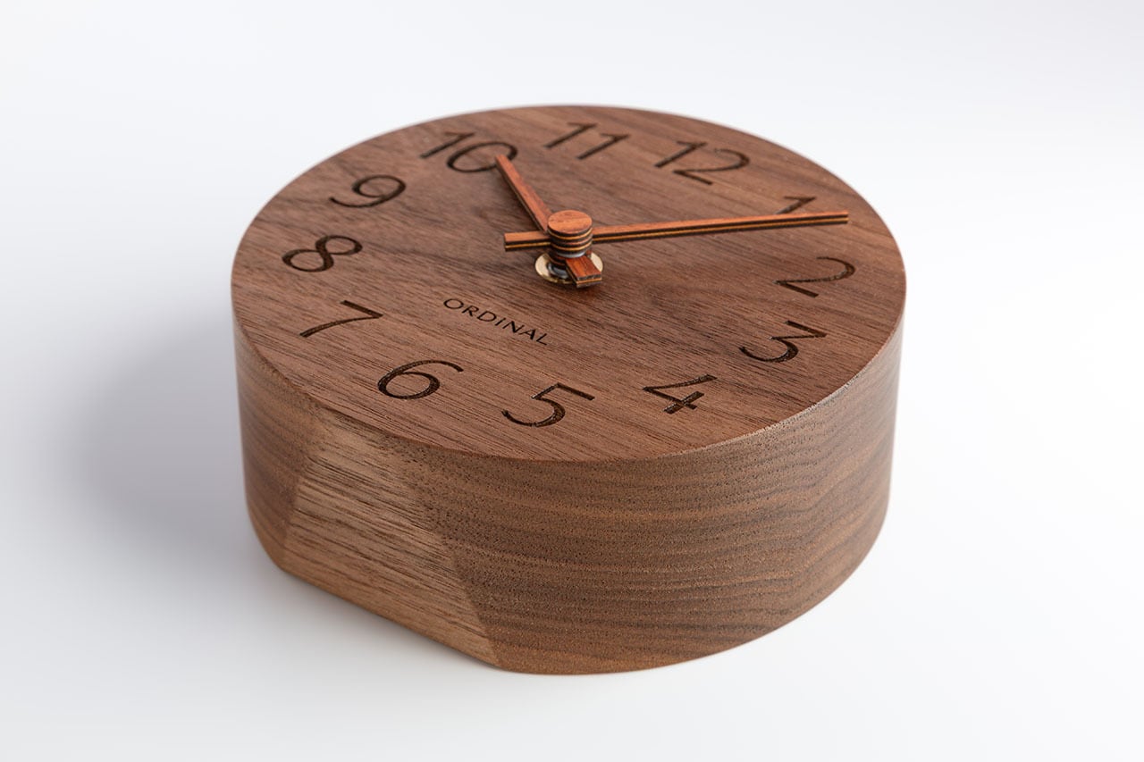 無垢の木の置き時計［ウォルナット・花梨針］ | ORDINAL｜暮らしに