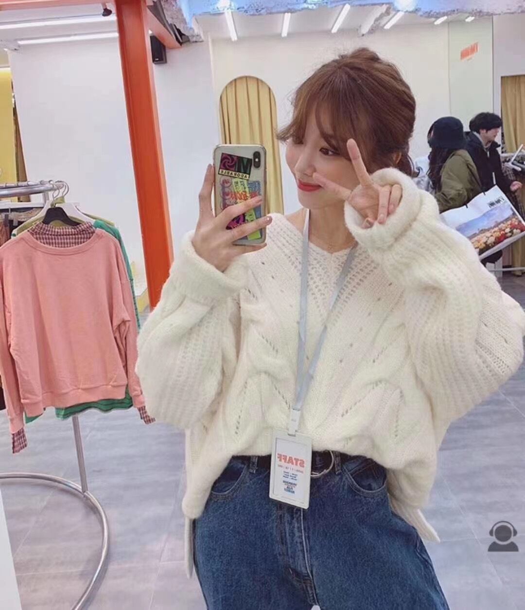 Vネックケーブル編みニットAJ1079−C02