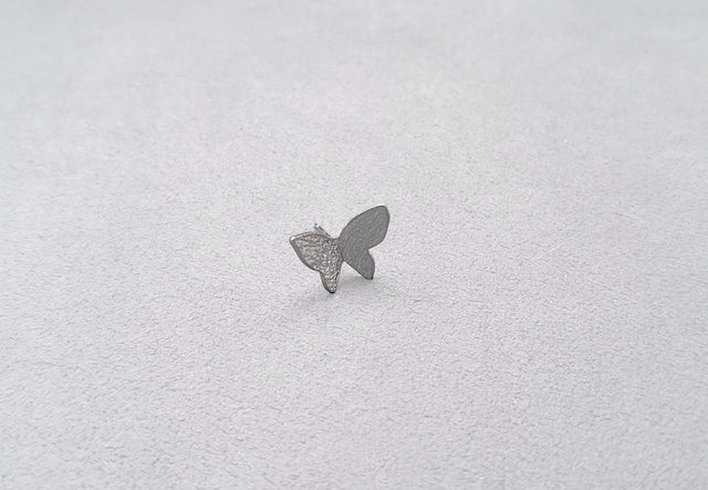 Single Butterfly ピアス