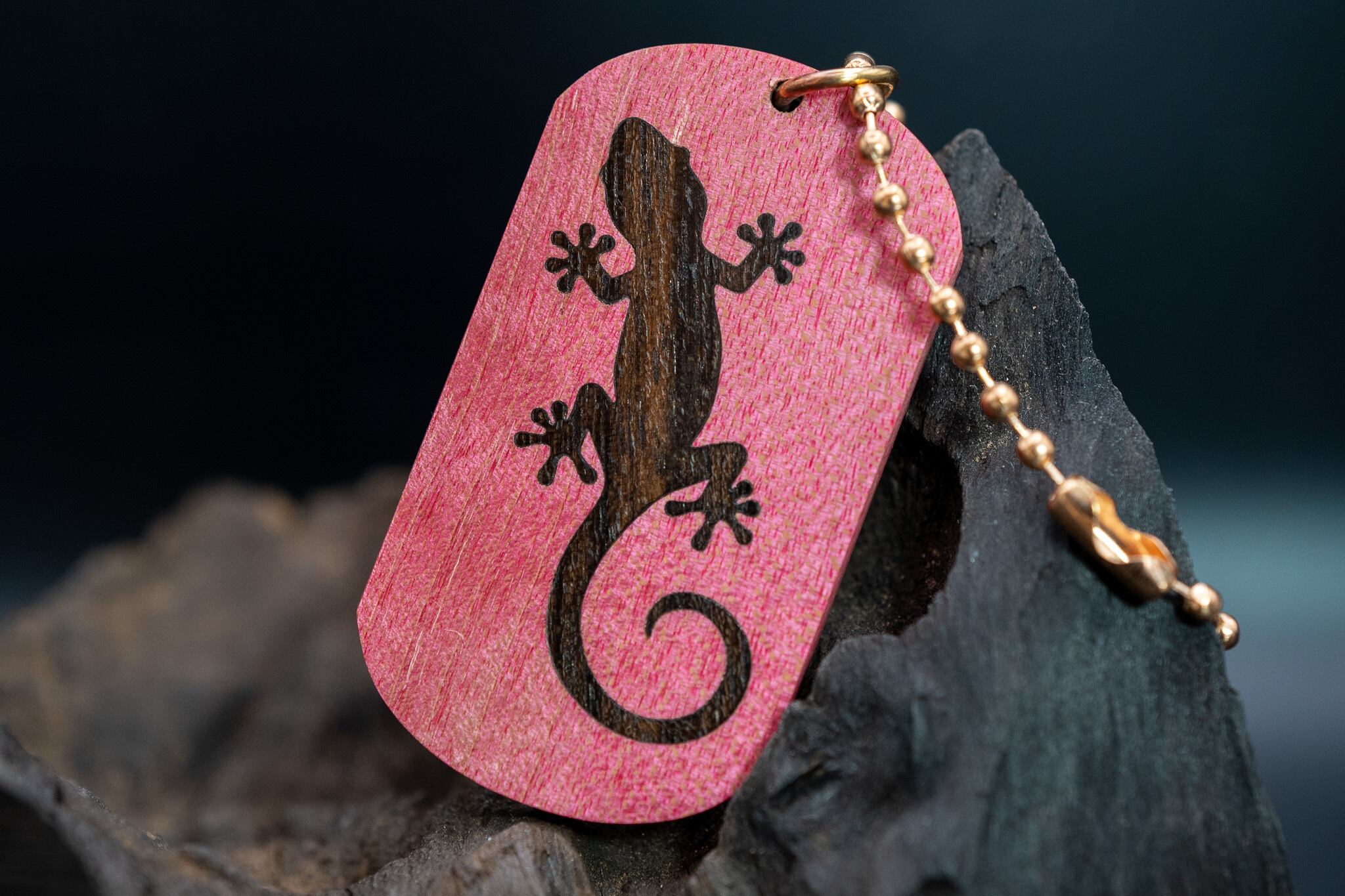 スタビライズウッド メープル ドッグタグ 象嵌 木登りトカゲ