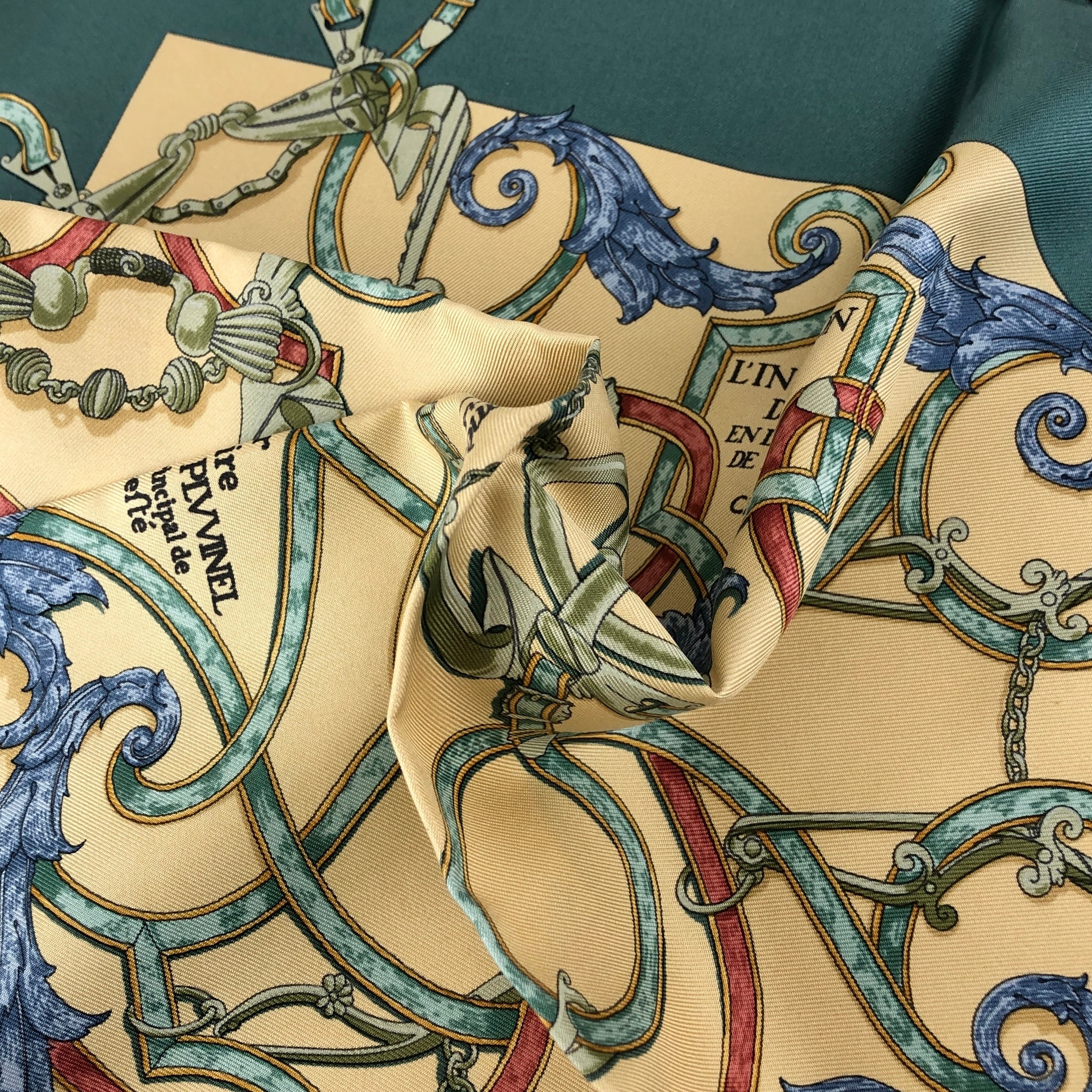 美品☆HERMES エルメス☆シルクスカーフ プチカレ 競馬 HERMES エルメス プチカレ スカーフ グリーン シルク 帝王学 vintage