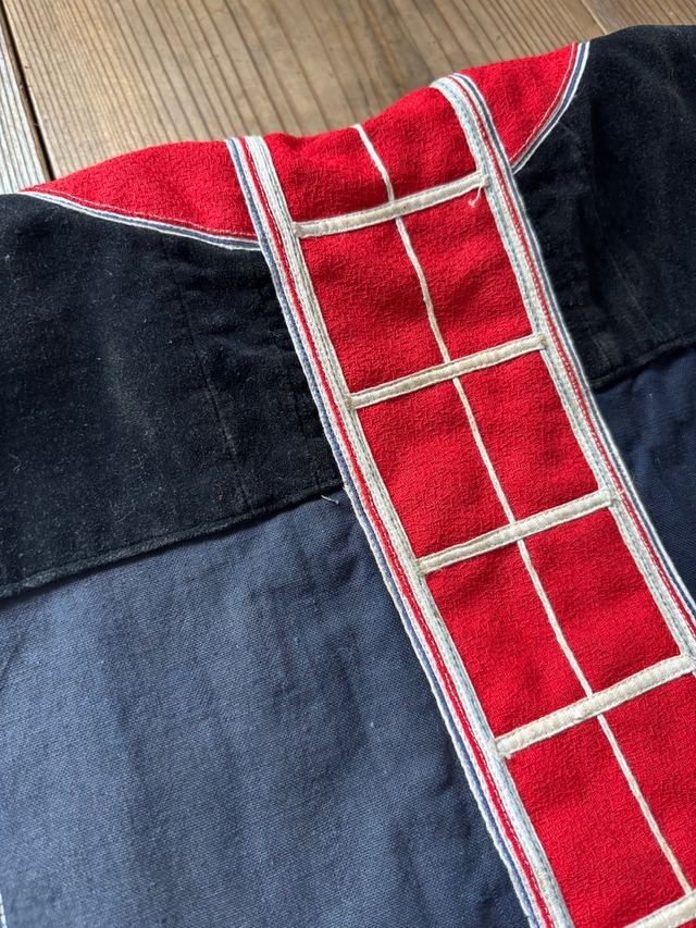 赤ザオ族 つけ襟① 少数民族 民族衣装 胸当て（ビブ／プラストロン）