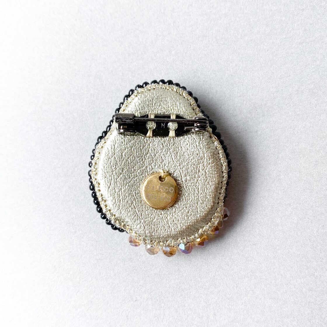 カカポのブローチ /鳥モチーフ ビーズ刺繍ブローチ おしゃれの 