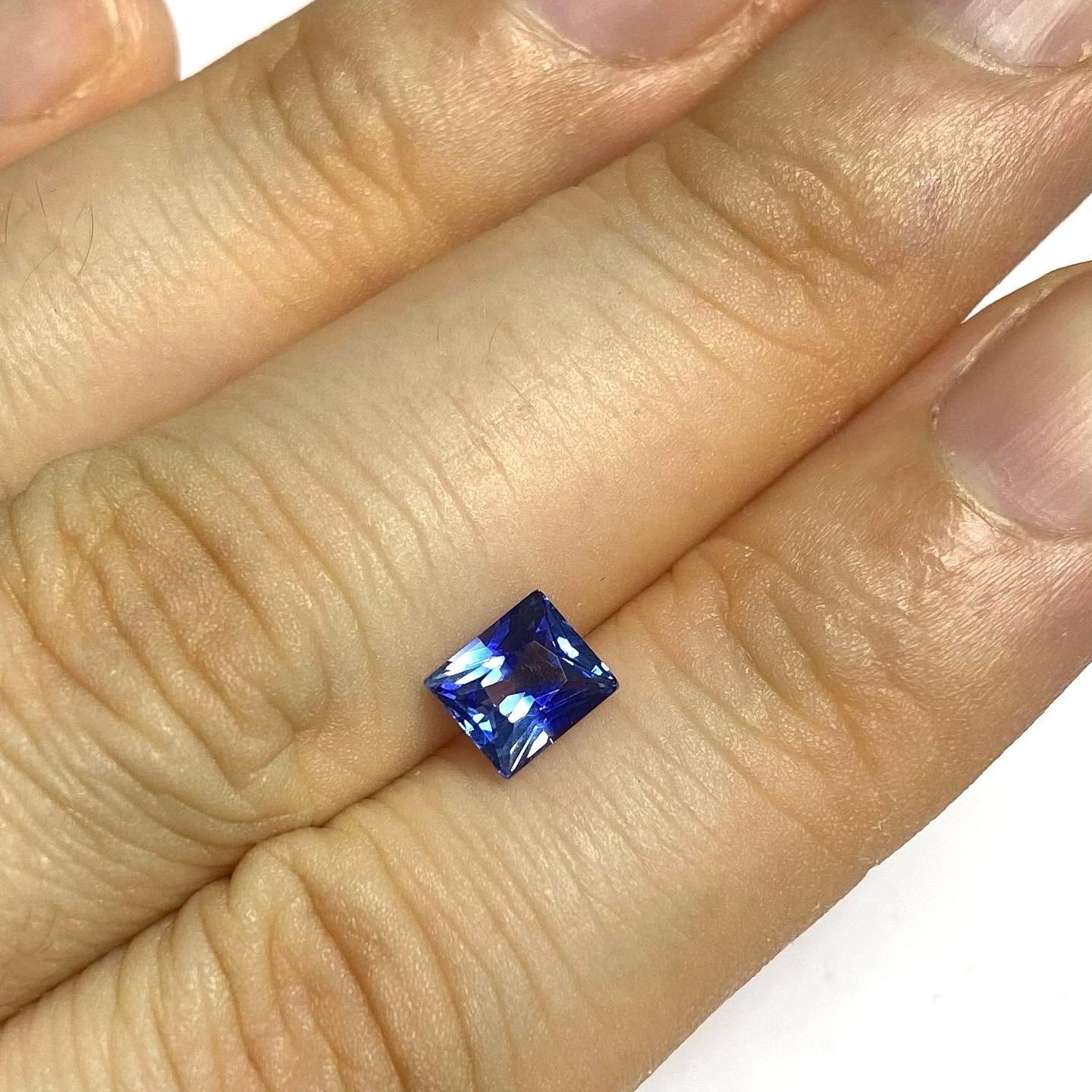 潔いバイカラーサファイア