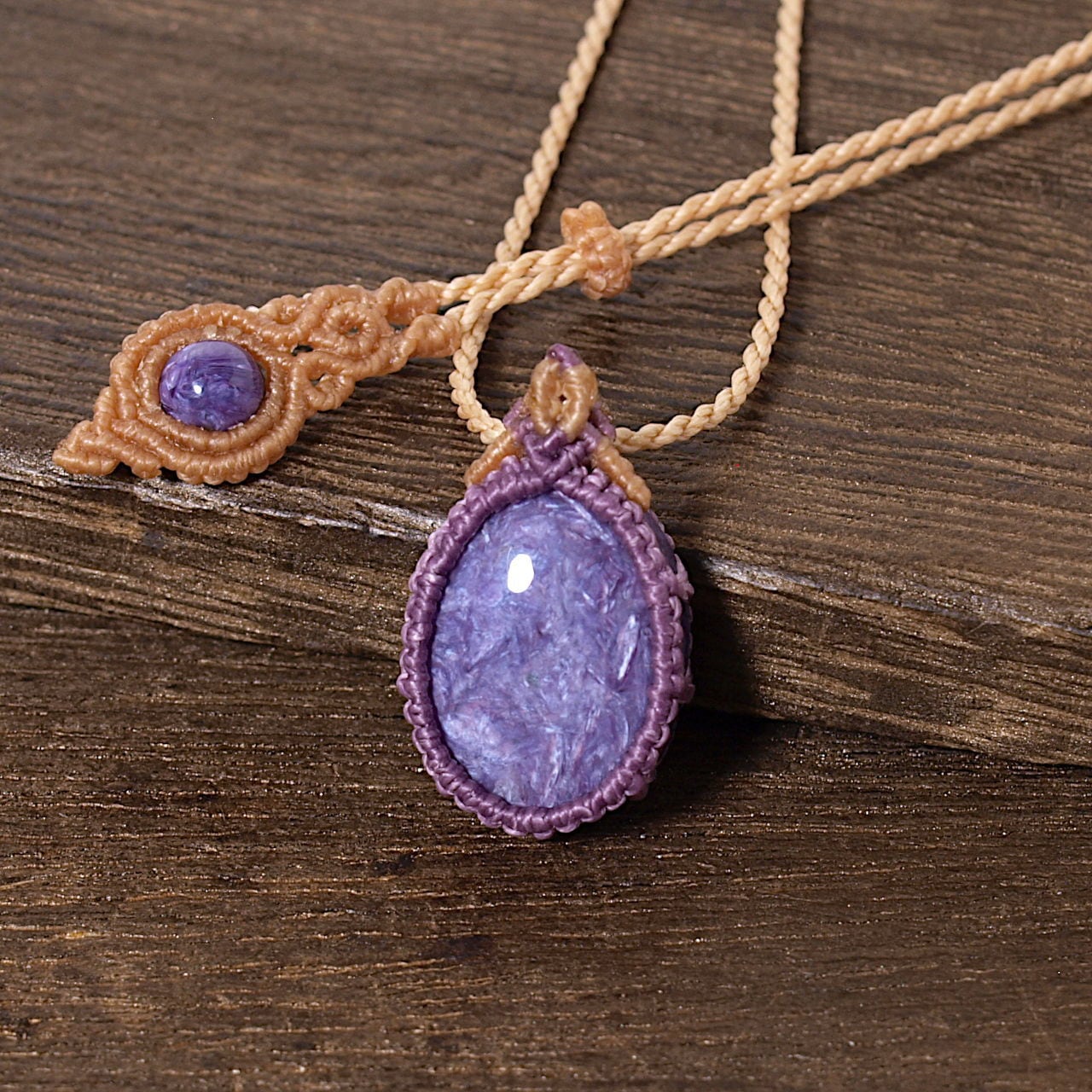 【一点物】チャロアイトのオーバルルースを包んだマクラメネックレスNo.6