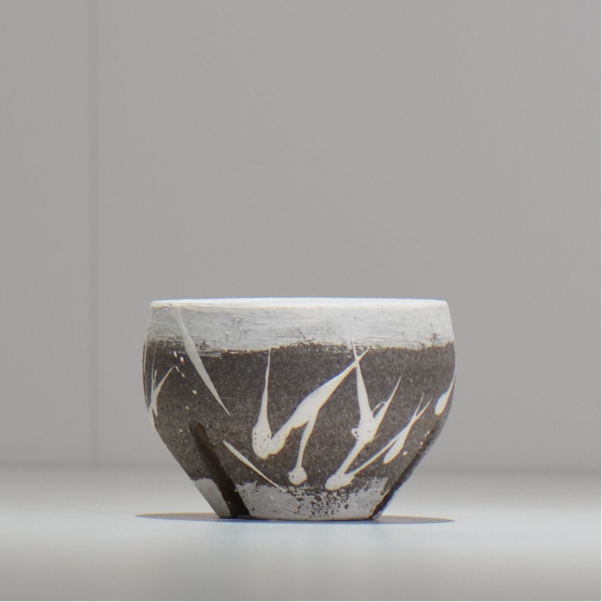 沼野 秀章 / 黒二白 / nh3_bwh02_m / 約φ8cm / 植木鉢