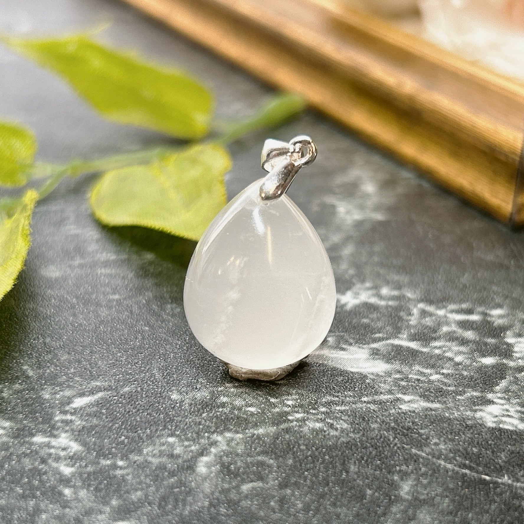 E7380】レインボームーンストーン＊ブルーシラー＊ペンダント＊moonstone＊Pendant＊天然石＊アクセサリー  クリスタル・ワールド御徒町店