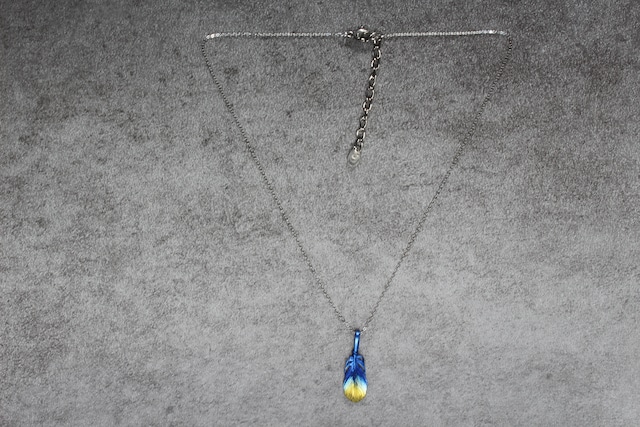 mini lucky feather necklace / 色あり