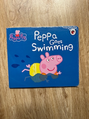 【英語絵本】Peppa goes Swimming