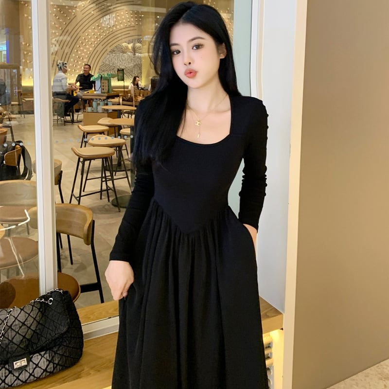 【新作】【送料無料】 女性のための黒のドレス 2024 春と秋の新しいフランスの高級ヘップバーンスタイル長袖腰丈スカート 0332090523513
