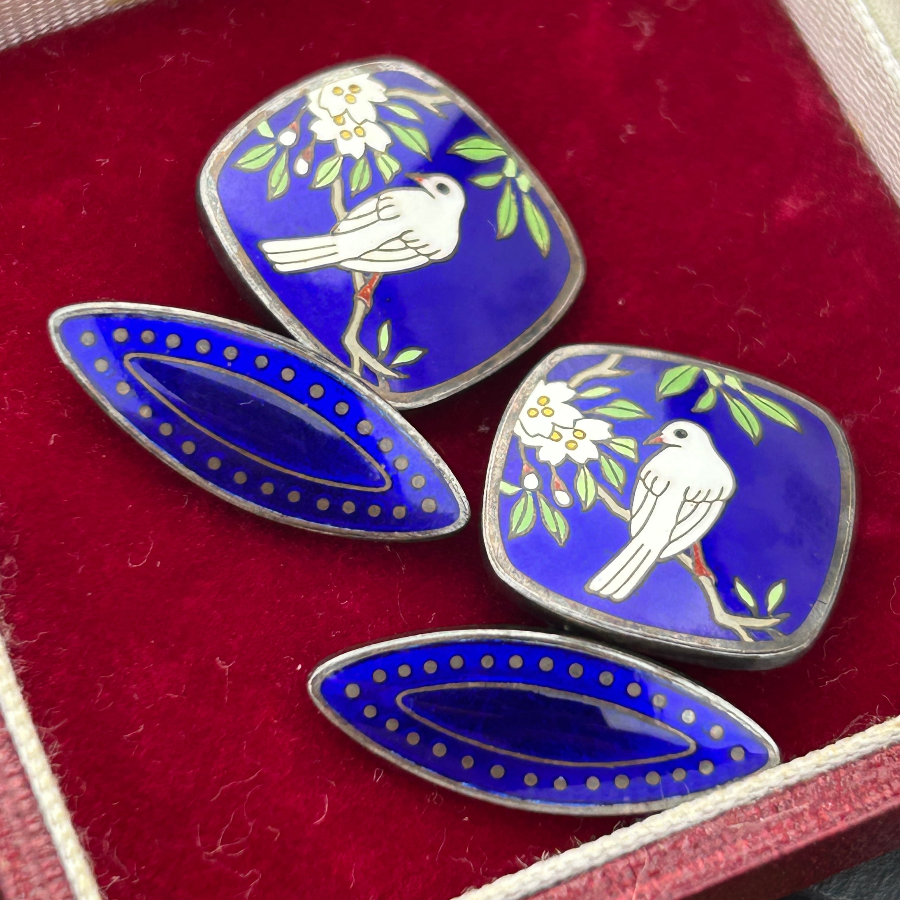 ヴィンテージ 輸出用七宝のカフスボタン　ロイヤルブルーに桜小鳥