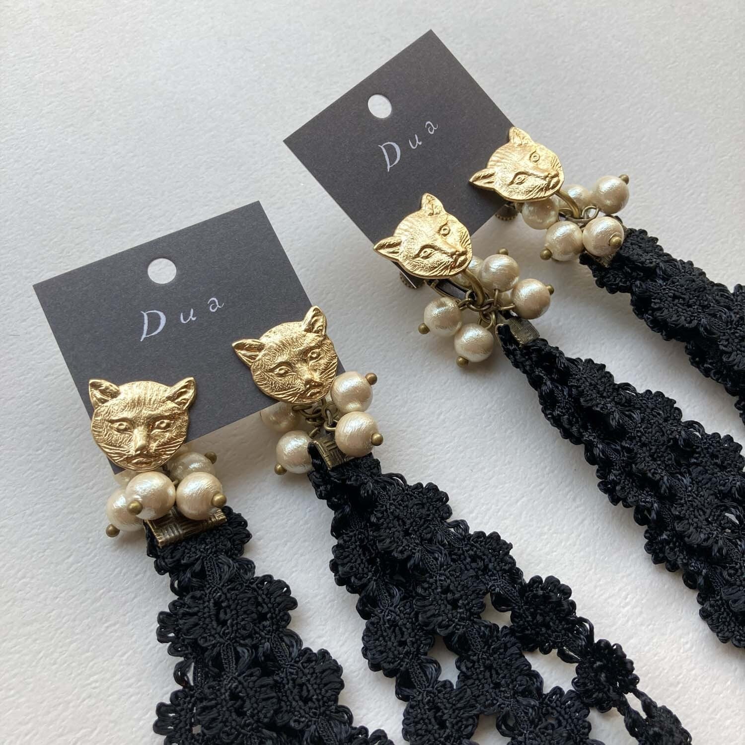 真鍮猫とパールのロングタッセル黒〈ピアス/イヤリング〉 | Dua