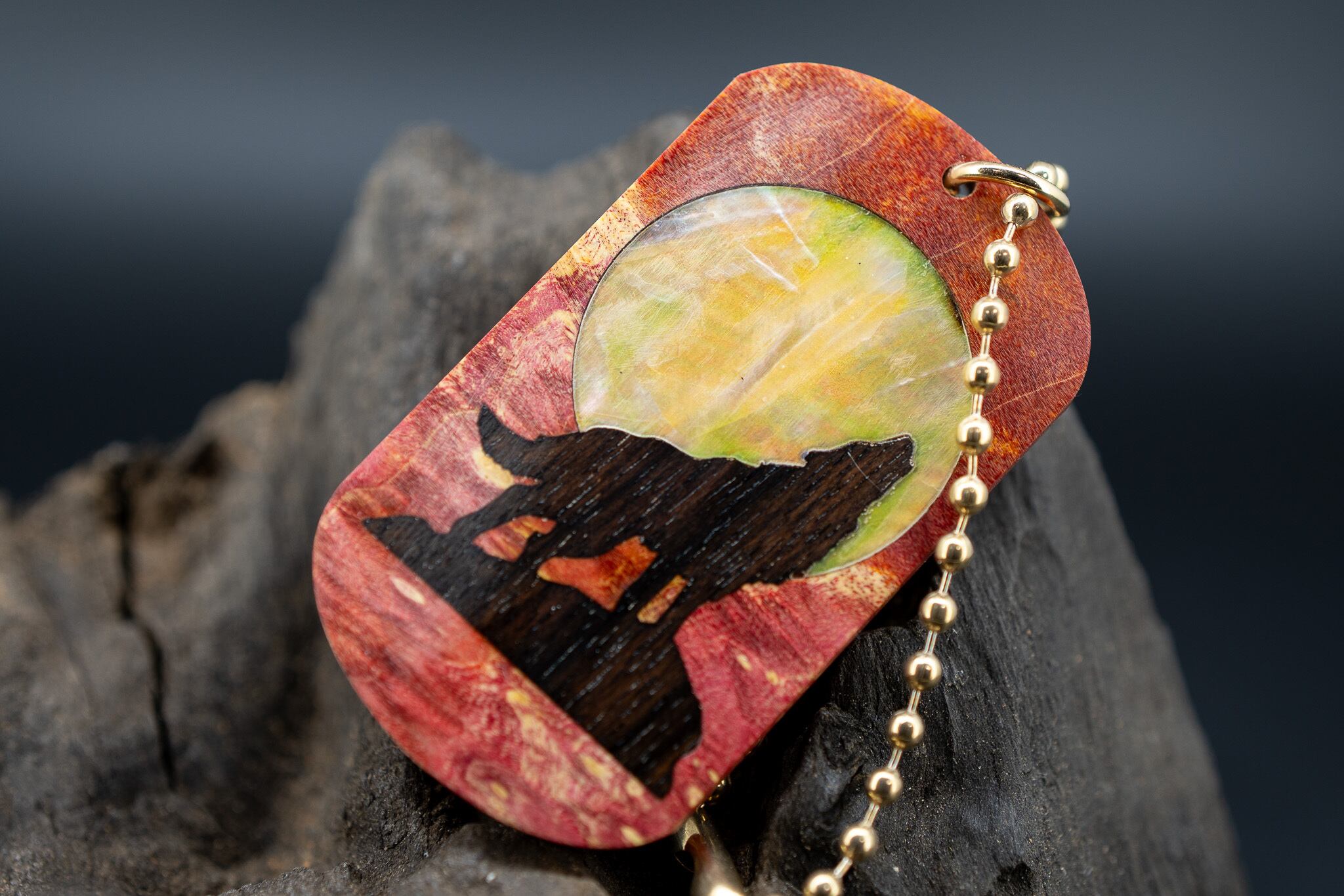 【カナダの象徴】ハードメープル 瘤杢 スタビライズウッド ドッグタグ 象嵌 月と狼