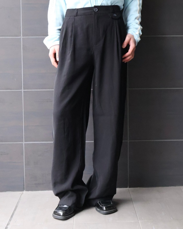 drape pocket detail tuck pants