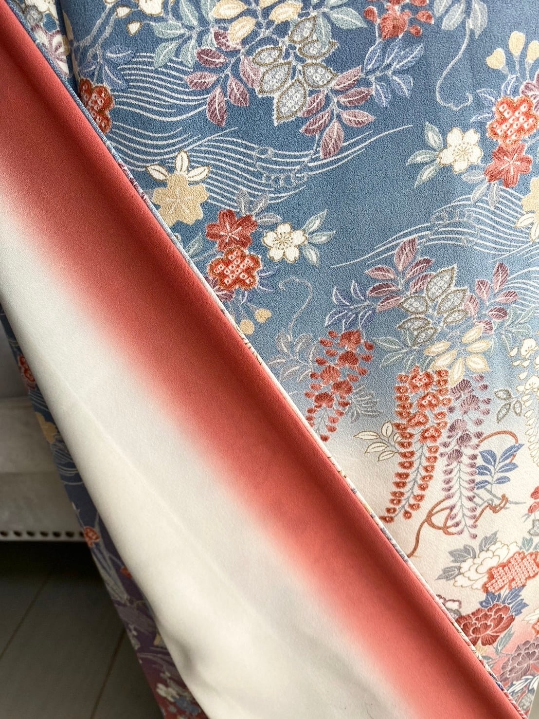 しっとり艶やか】梅桜藤が彩る上品正絹小紋 | 猫紋 | NYAMON. Inc.
