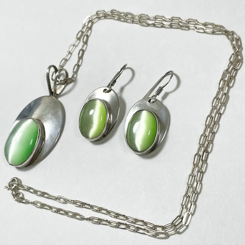 Vintage Harry's Sterling Green Cat's Eye Cabochon Pirced Earrings & Pendant Necklace