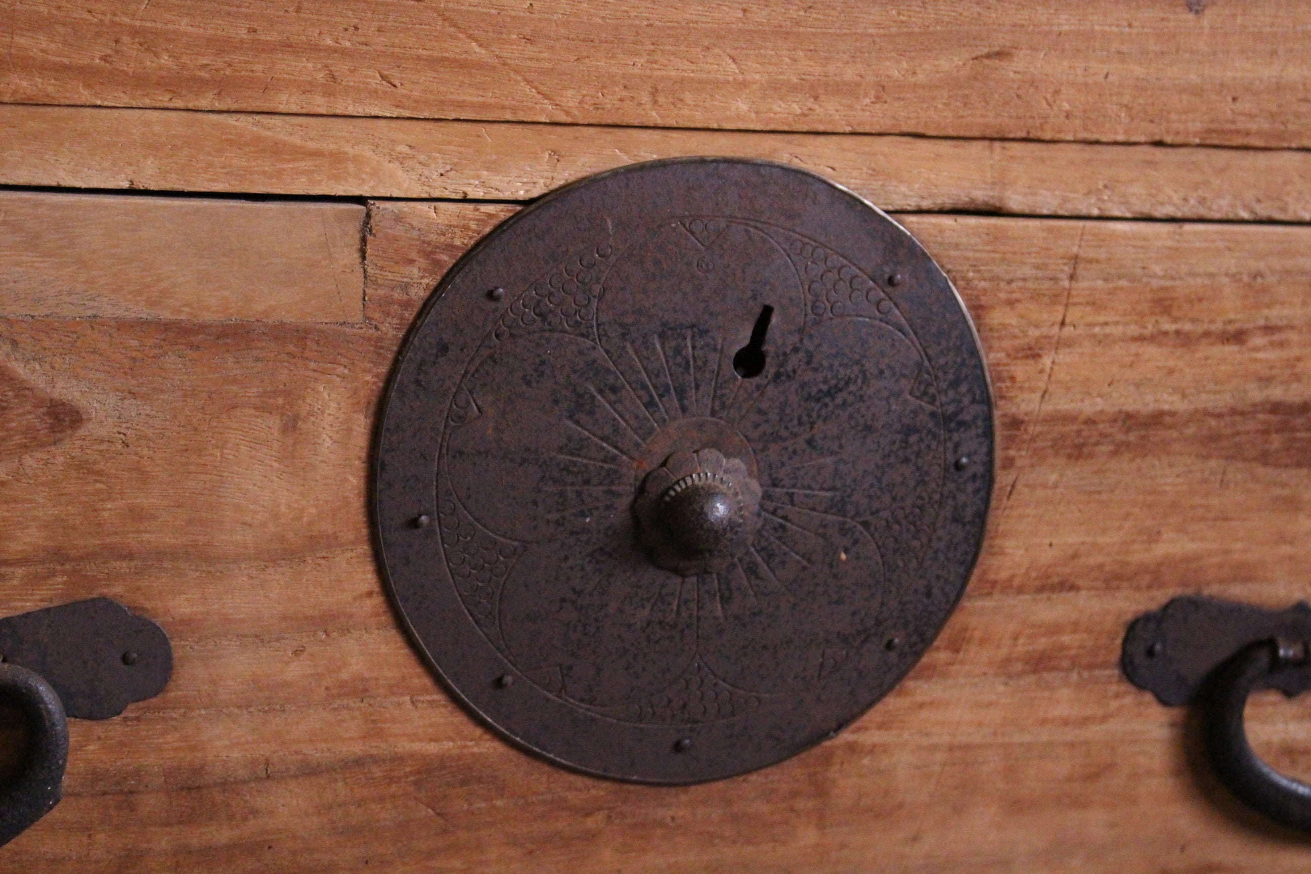 味のある丸金具時代箪笥 抽斗4杯 | denbee 古道具