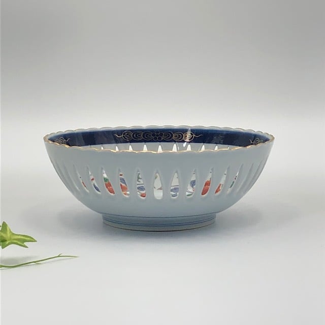 有田焼 切透し呉須巻き牡丹 菓子鉢 | 有田焼ショップ まるとも陶磁器