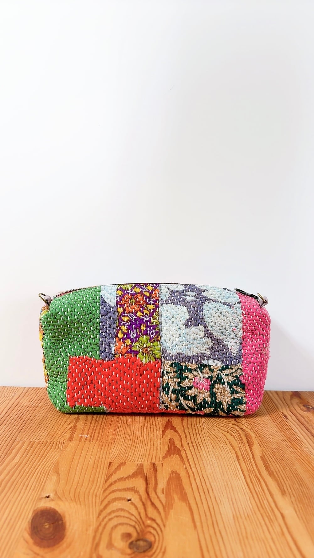 たっぷりマチのショルダーバッグ