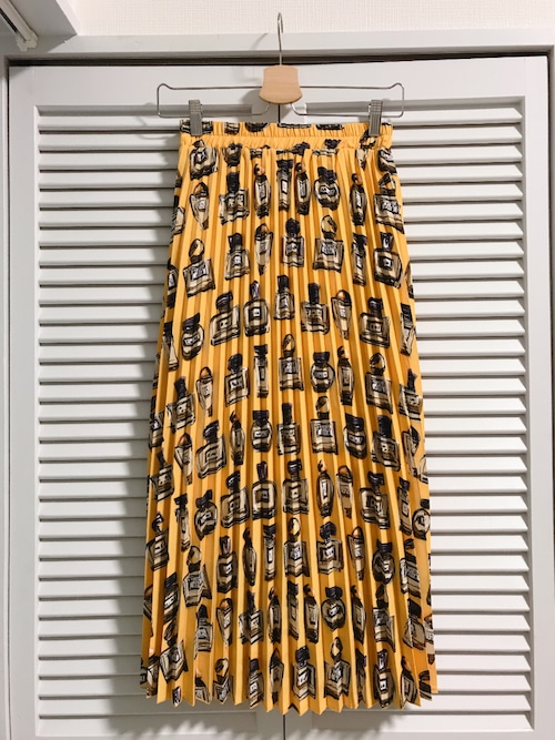香水瓶柄のプリーツスカート