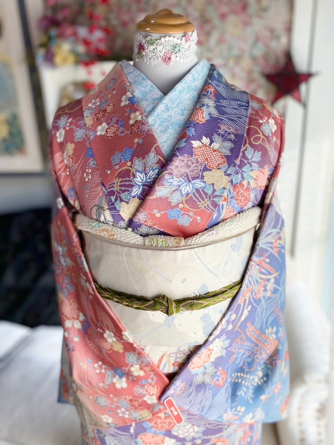 しっとり艶やか】梅桜藤が彩る上品正絹小紋 | 猫紋 | NYAMON. Inc.