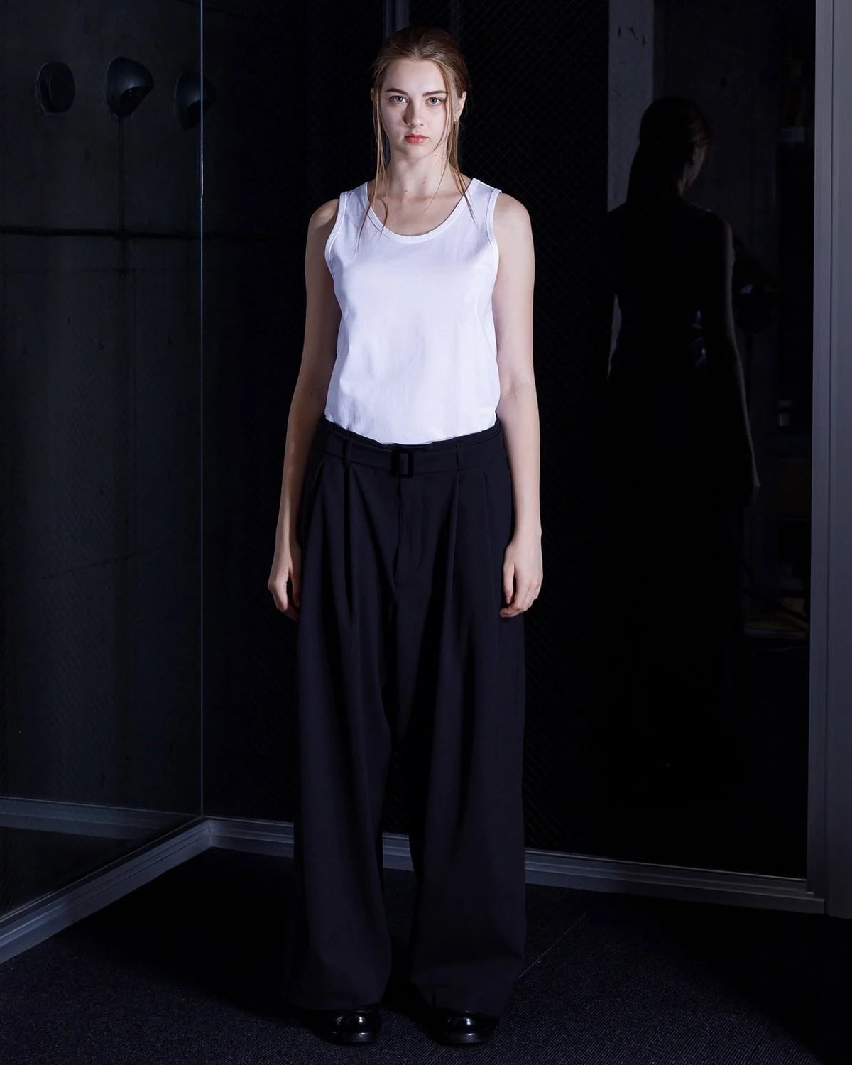 限定値下げ【VOAAOV】 Chic Tech Tuck Wide Slacks VOAAOV Chic Tech Tuck Wide Slacks BLACK | nua