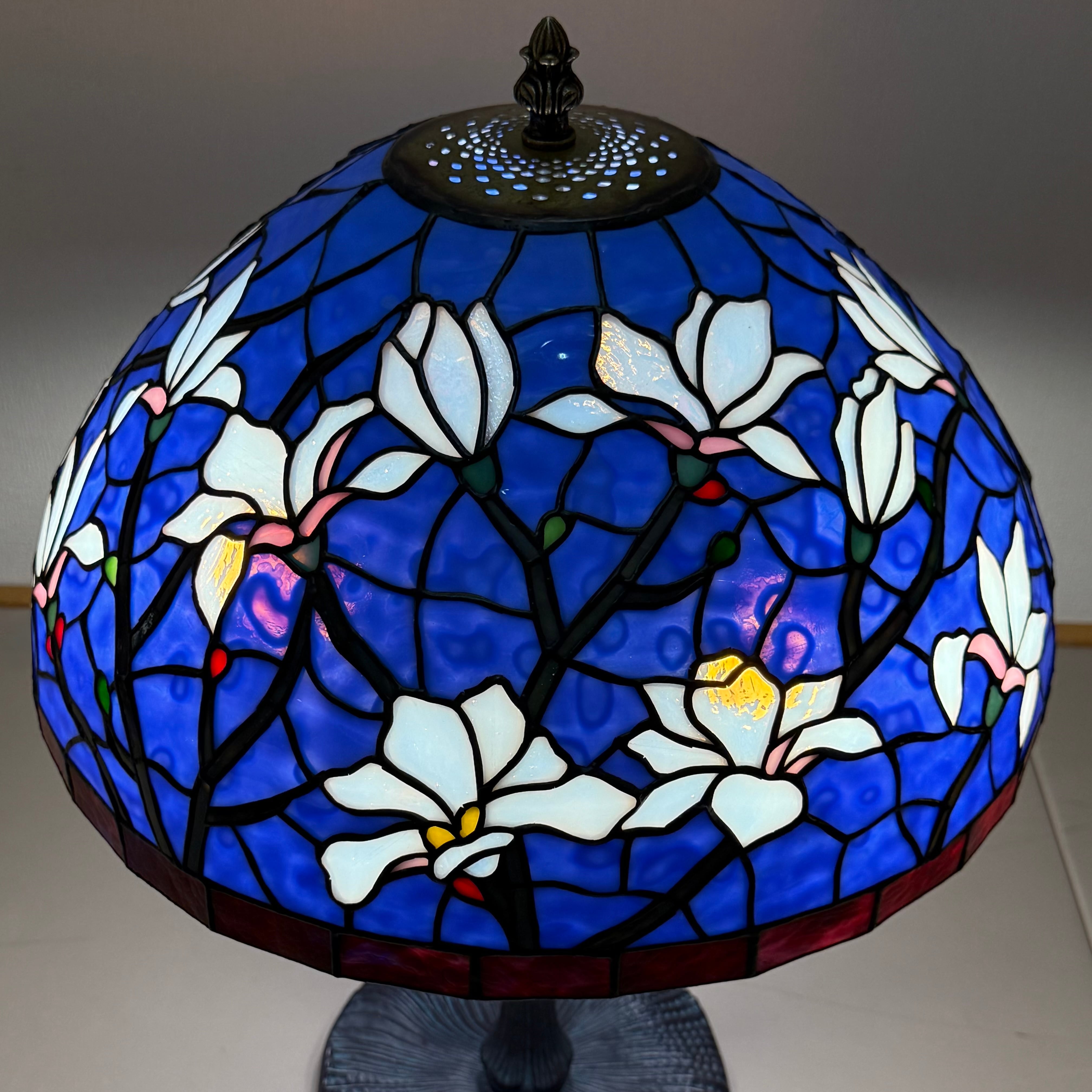 ランプ「木蓮（Ⅱ）」 | 川島政則ステンドグラス工房