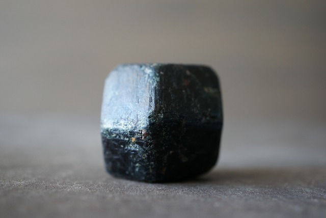 アルマンディン・ガーネット Almandine Garnet 924