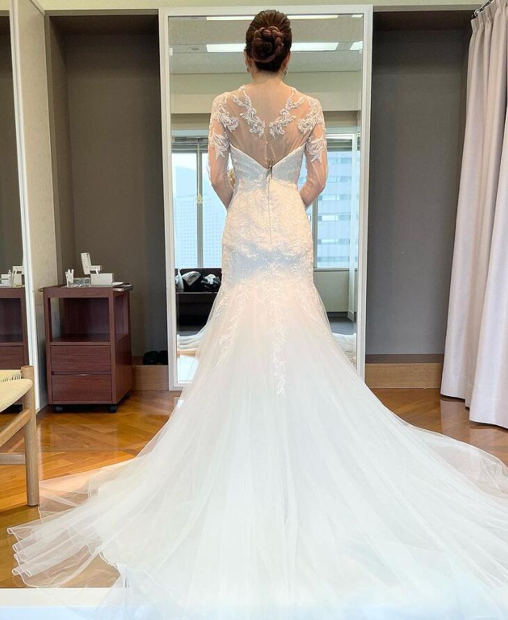 ウエディングドレス キラキラ光る刺繍 マーメイドライン フェミニンな  