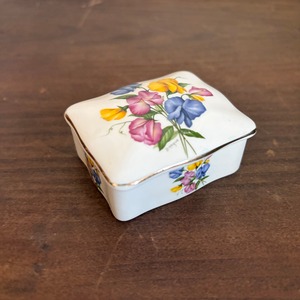 スイートピー模様のいれもの