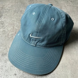 NIKE SMALL SWOOSH 6-PANEL HAT SIZE FREE (USED)