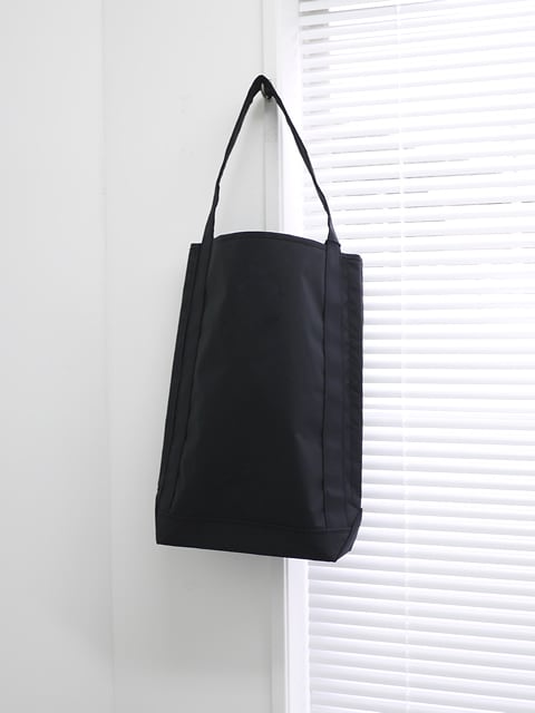 テンベア　牛革　ブラック BAGUETTE TOTE SHRINK LEATHER ,ENAMEL - TEMBEA