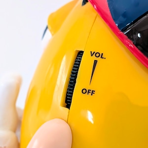 ⚡️SPECIAL LIMITED⚡️☆ DEADSTOCK / VINTAGE early 90'☆【 m&m's ( エムアンドエムズ ) 】Yellow Character Radio with HEADPHONES / イエローキャラクターラジオ / ポータブルラジオ 〚アメリカン雑貨 アメトイ〛