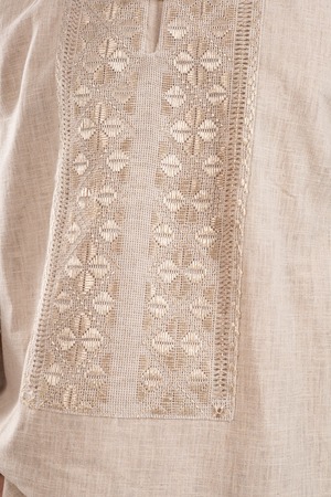 ウクライナ刺繍ヴィシヴァンカ　シルク糸　平行縫い　手刺繍　Lサイズ　メンズ