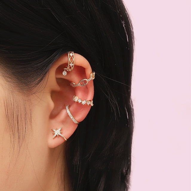 女性向けの個性的なピアス - センミ