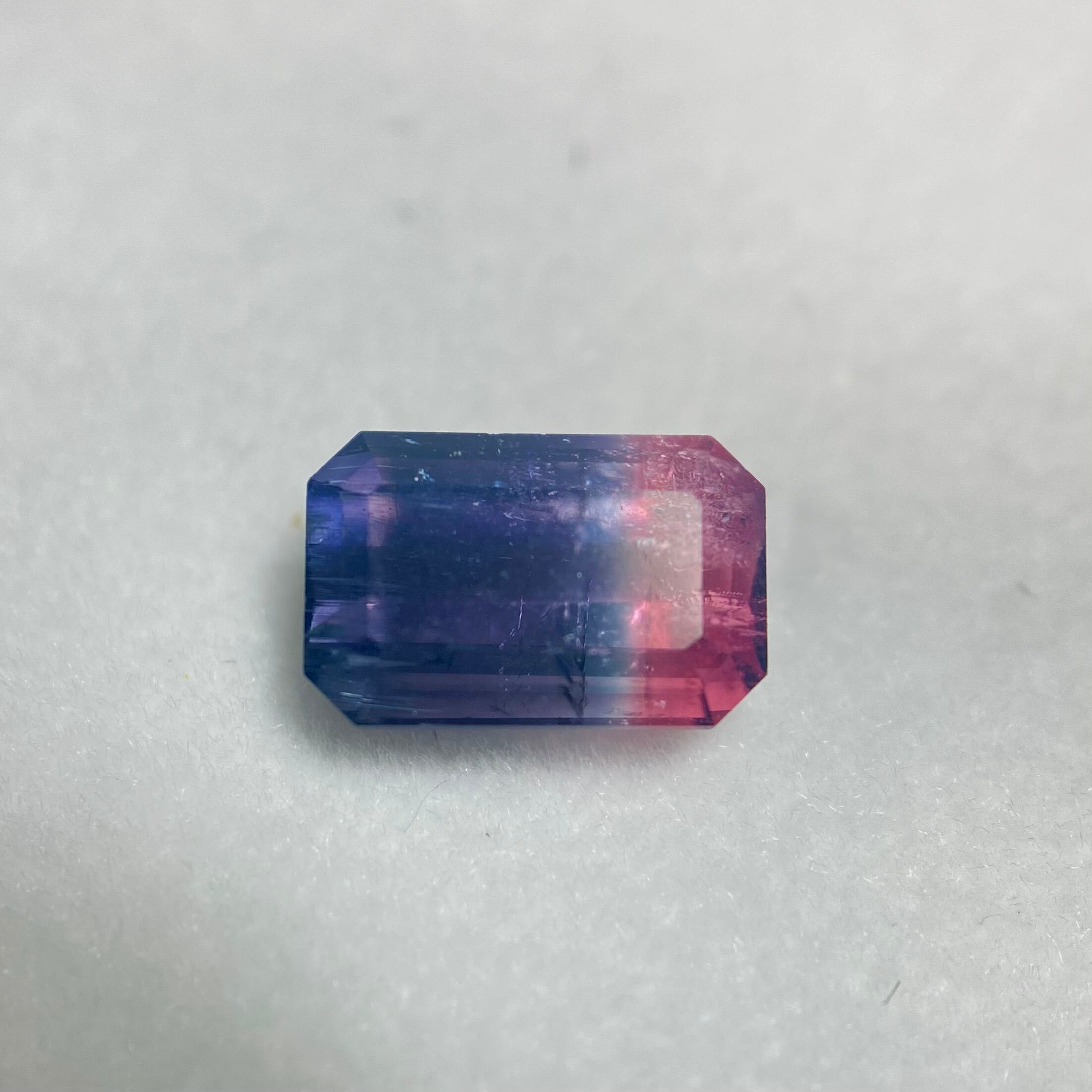 カラーコントラストがロックなバイカラートルマリン