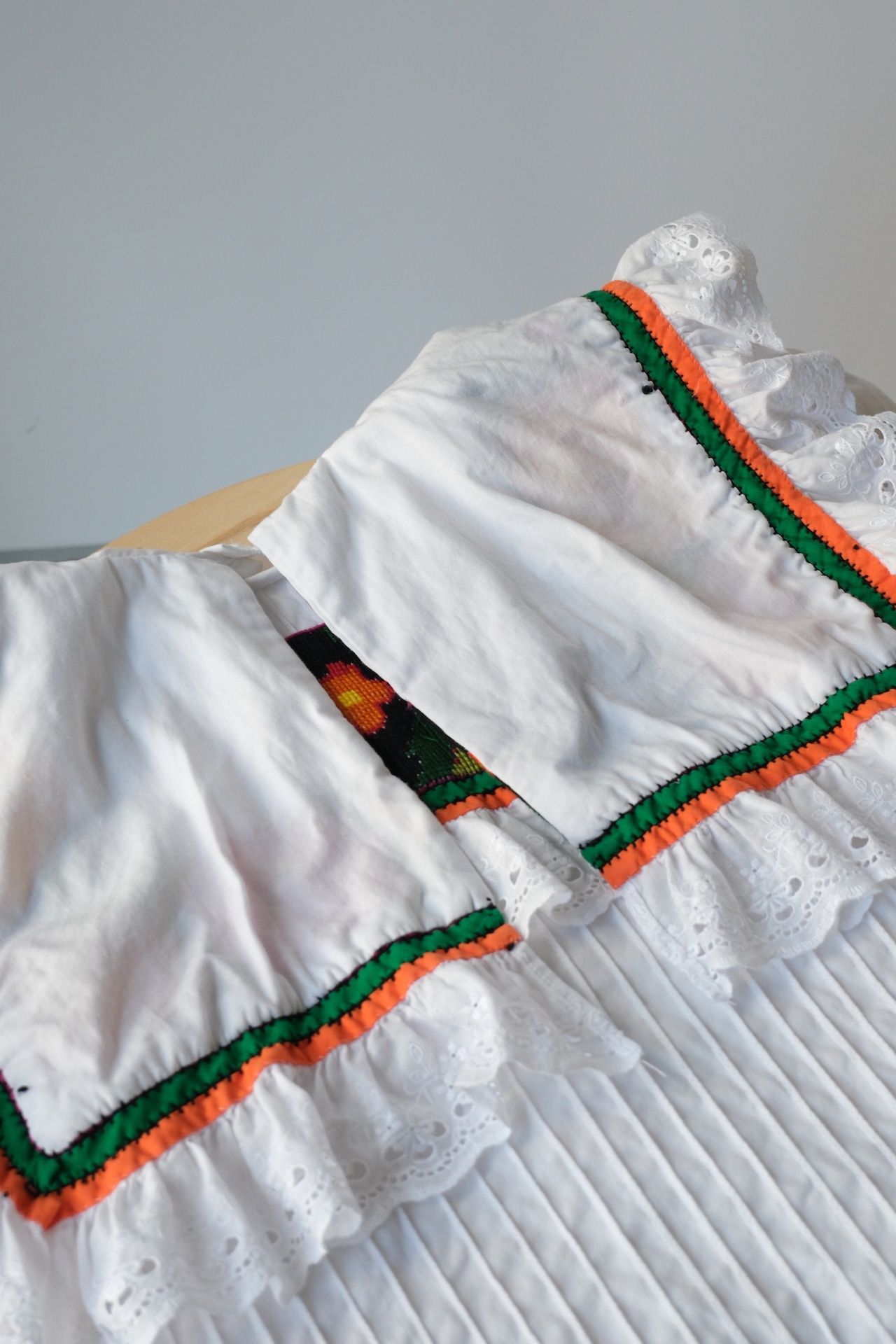 Folklore style foral embroidered blouse