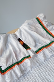 Folklore style foral embroidered blouse