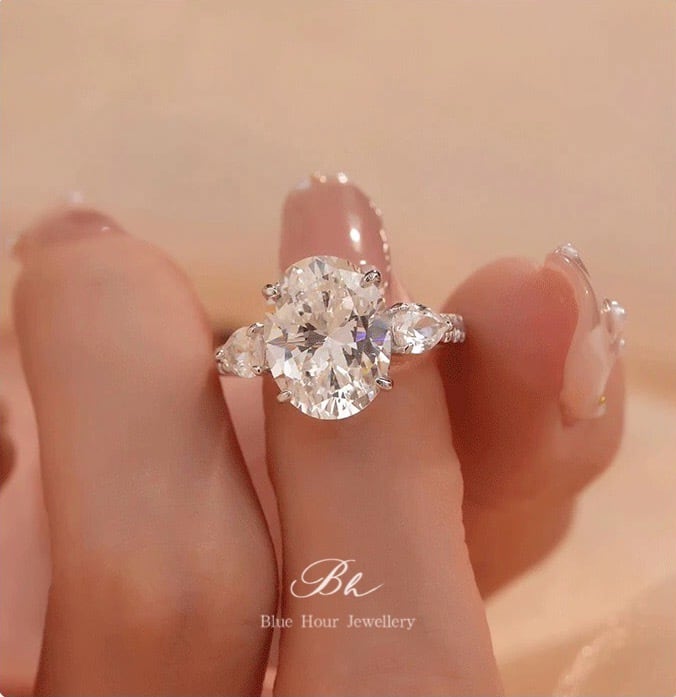 5カラット オーバル 高炭素ダイヤモンド 3石 キラキラ ゴージャス