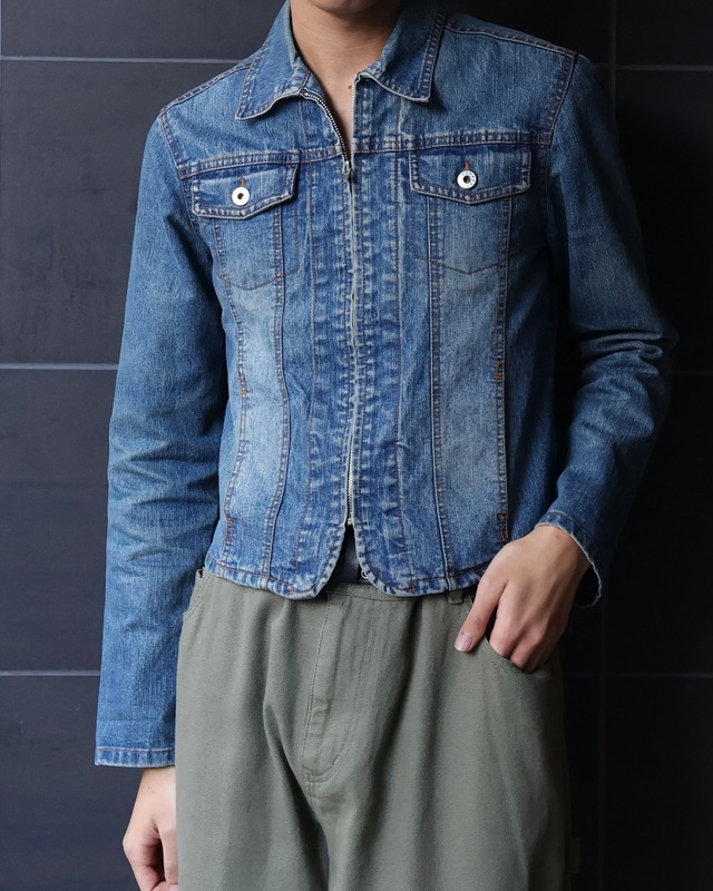 Short length zip-up denim jacket