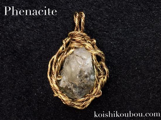 レインボー フェナカイト ロシア ウラル マリシェボ産 フェナサイト