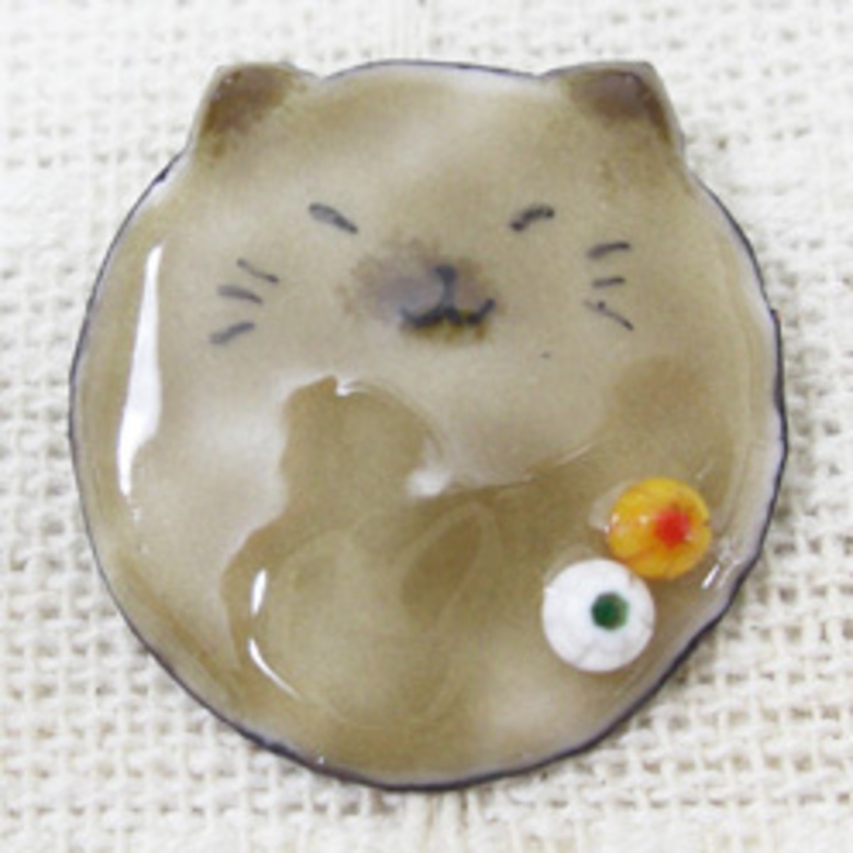 七宝焼 玉猫ブローチ（茶） | ネコゾンズ