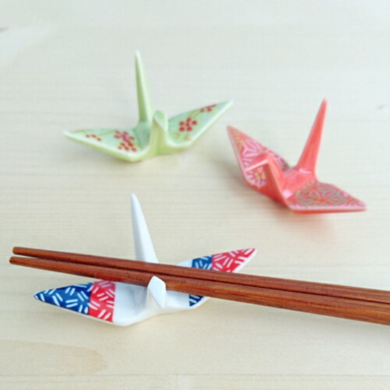 有田焼　錦折り鶴　箸置き　（白・赤・緑） 27-014