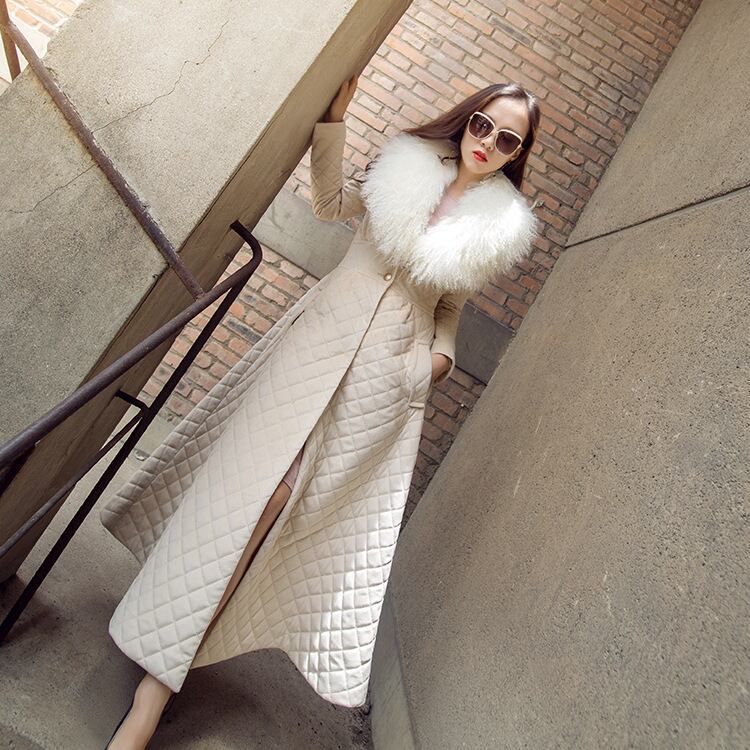 ファー 付き キルティングコート アウター コート 上着 ロングコート ロング ロング丈 袖あり 長袖 Vネック 襟付き Aライン ふわふわ ポケット ハイウエスト 前開き キルティング 大人可愛い きれいめ カジュアル 大人 上品 おしゃれ お洒落 大人女子 エレガント 主役級 無地 ファー 付き キルティングコート アウター コート 上着 ロングコート