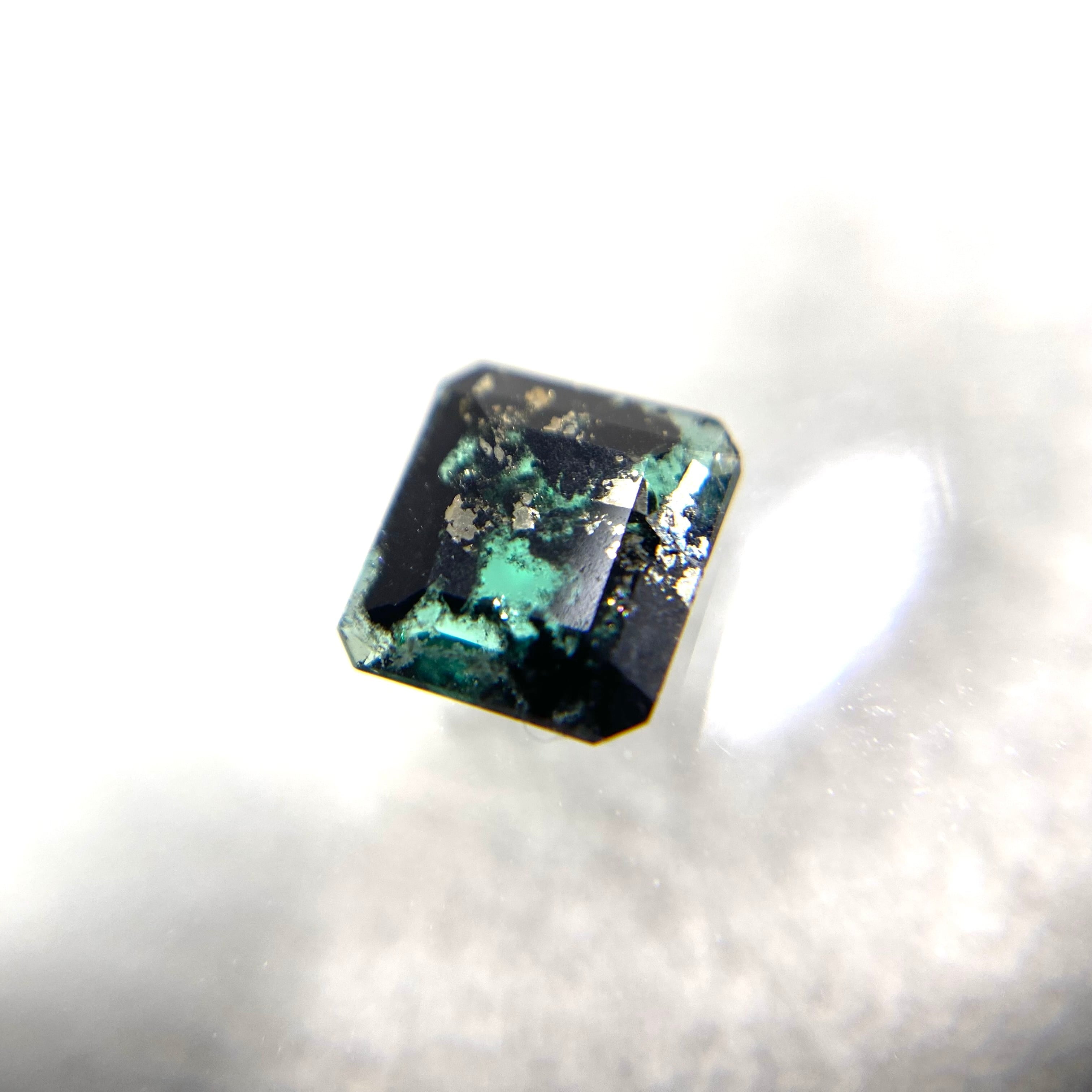 パイライトインエメラルド ルース コロンビア・ムゾー産 0.52ct | PAY ID